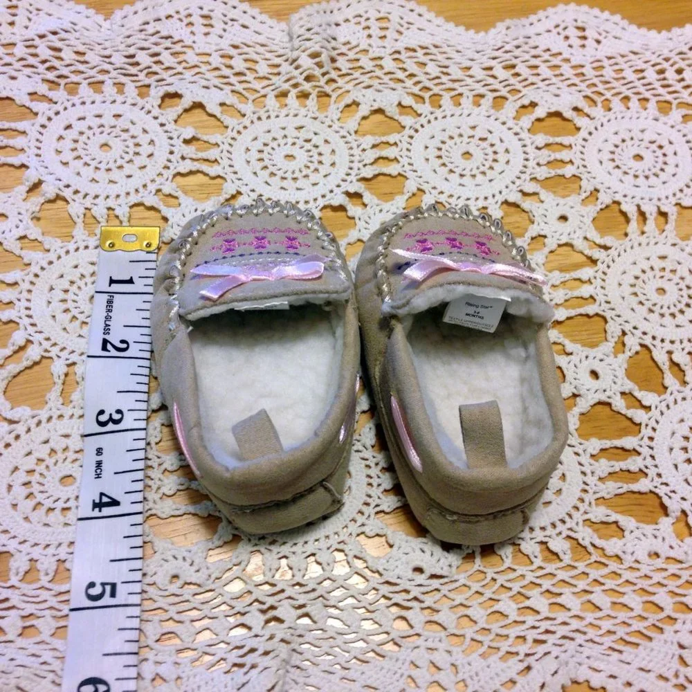 Baby Rising Star Moccasins, pretty pink detail